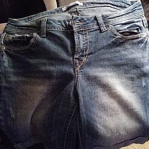 No boundaries size 15 shorts